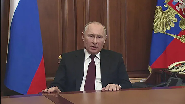 Poetin tijdens een tv-toespraak na de Russische inval in Oekraïne.