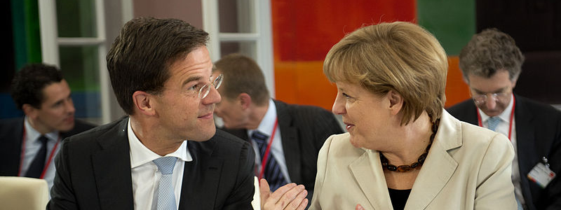 Angela Merkel en Mark Rutte tijdens een gezamenlijk overleg